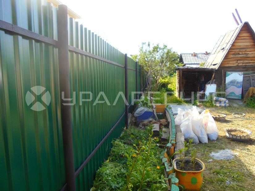 Забор из зеленого двухстороннего профлиста в г. Екатеринбург